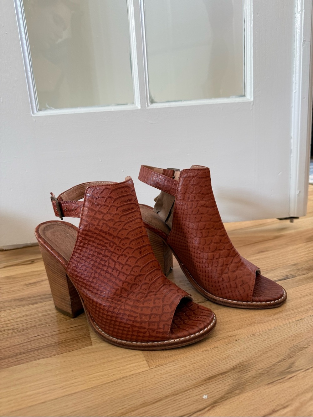 Women's Brown Leather Peep-Toe Block Heel Sandals